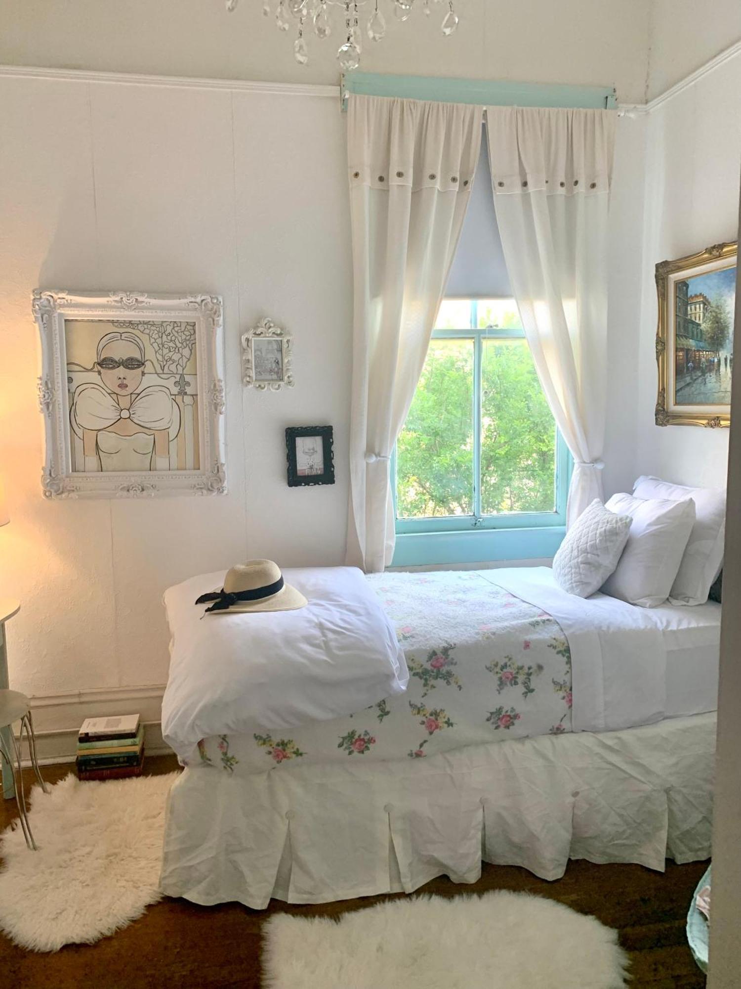 Holiday home The Elisabeth House Canal St Dollhouse, 6 Bedroom Streetcar Sleeps 14! *